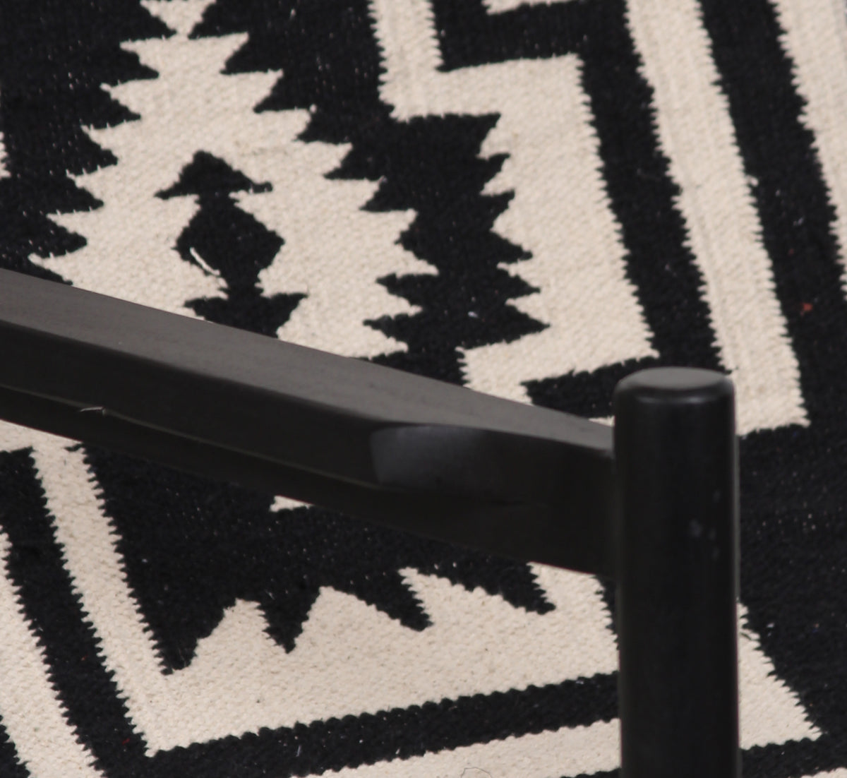 NOLAN BLACK ACNT CHAIR